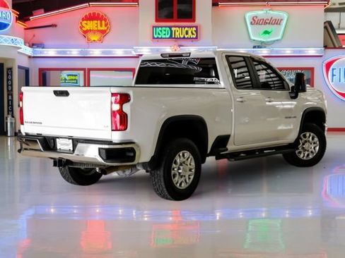 Used 2022 Chevrolet Silverado 2500 LT w/ Convenience Package AWD/4WD image 3