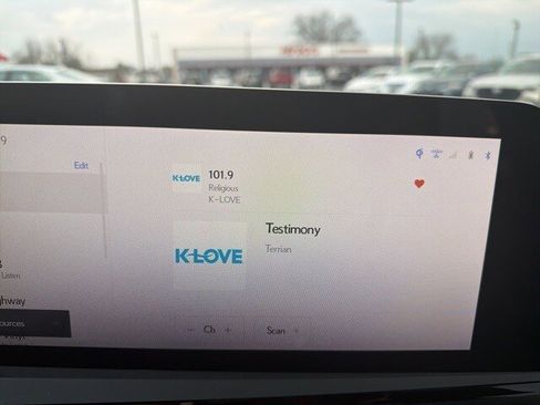 Used 2025 Lexus ES 300h w/ Luxury Package image 19