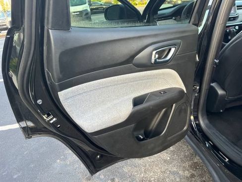 Used 2024 Jeep Compass Latitude AWD/4WD image 12
