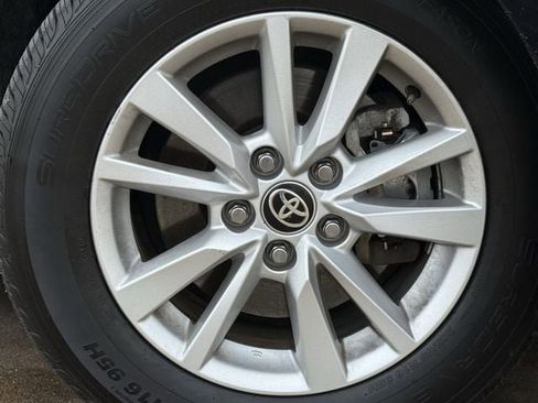 Used 2025 Toyota Camry LE image 10