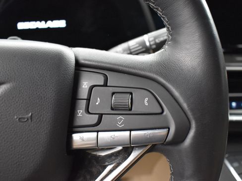 Used 2024 Cadillac Escalade Premium Luxury AWD/4WD image 7