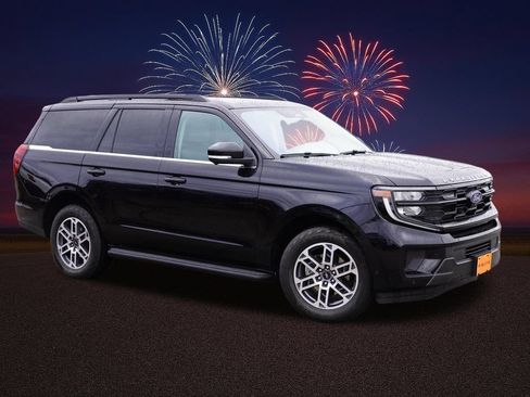 Used 2025 Ford Expedition Active AWD/4WD image 2