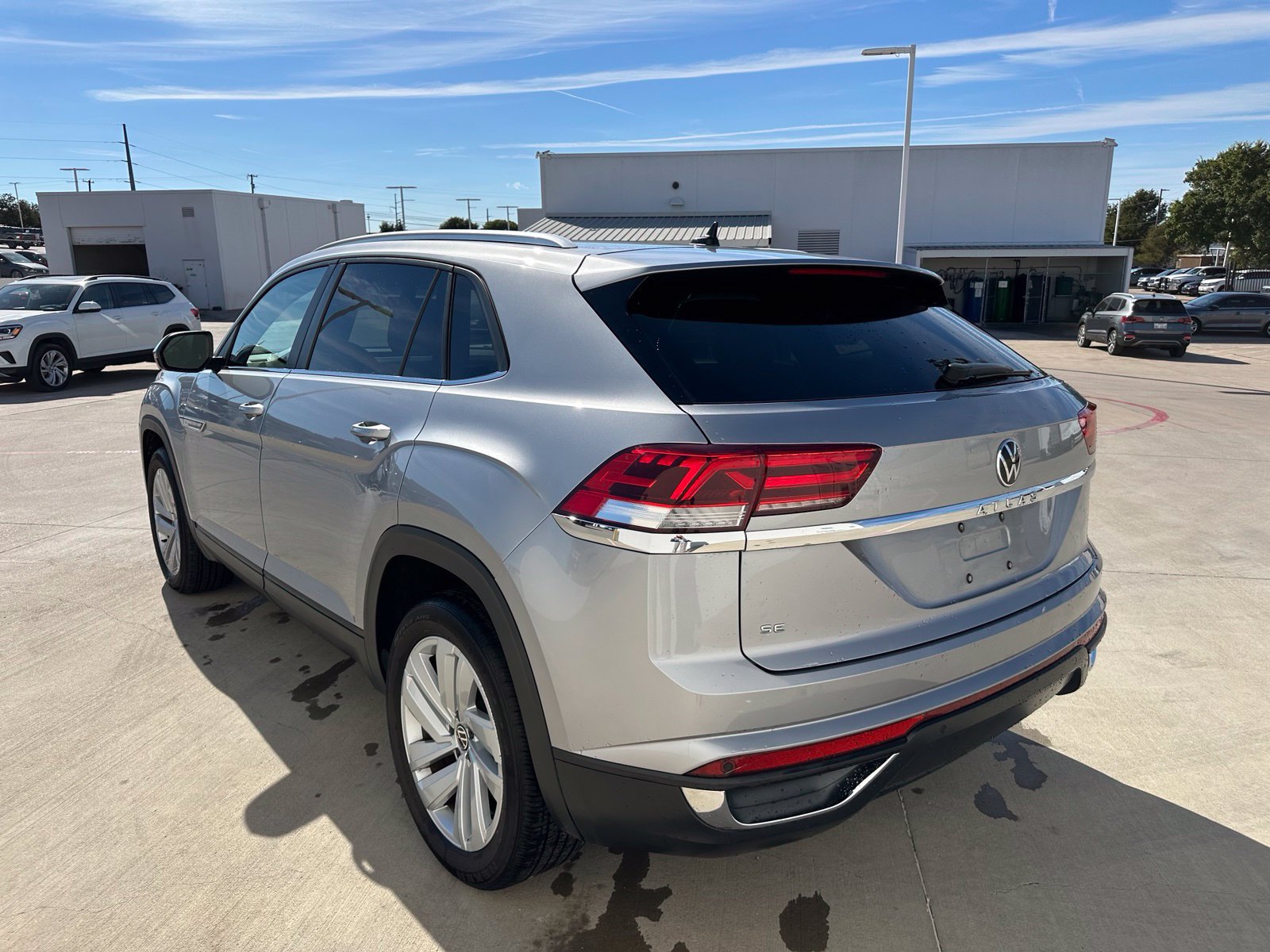 Used 2023 Volkswagen Atlas Cross Sport SE w/ Panoramic Sunroof Package FWD image 5