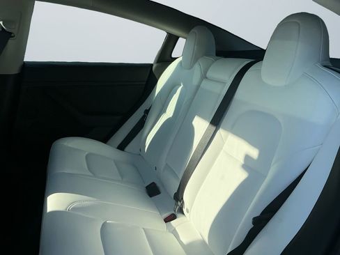 Used 2023 Tesla Model 3 Standard Range image 13