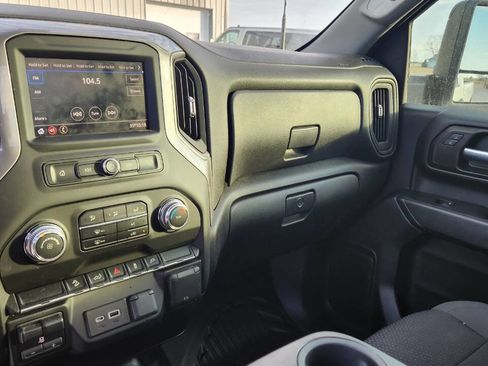 Used 2022 GMC Sierra 2500 Pro w/ Convenience Package image 9