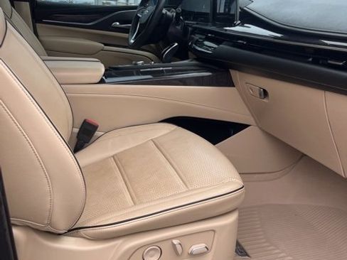 Used 2023 Cadillac Escalade Premium Luxury image 11