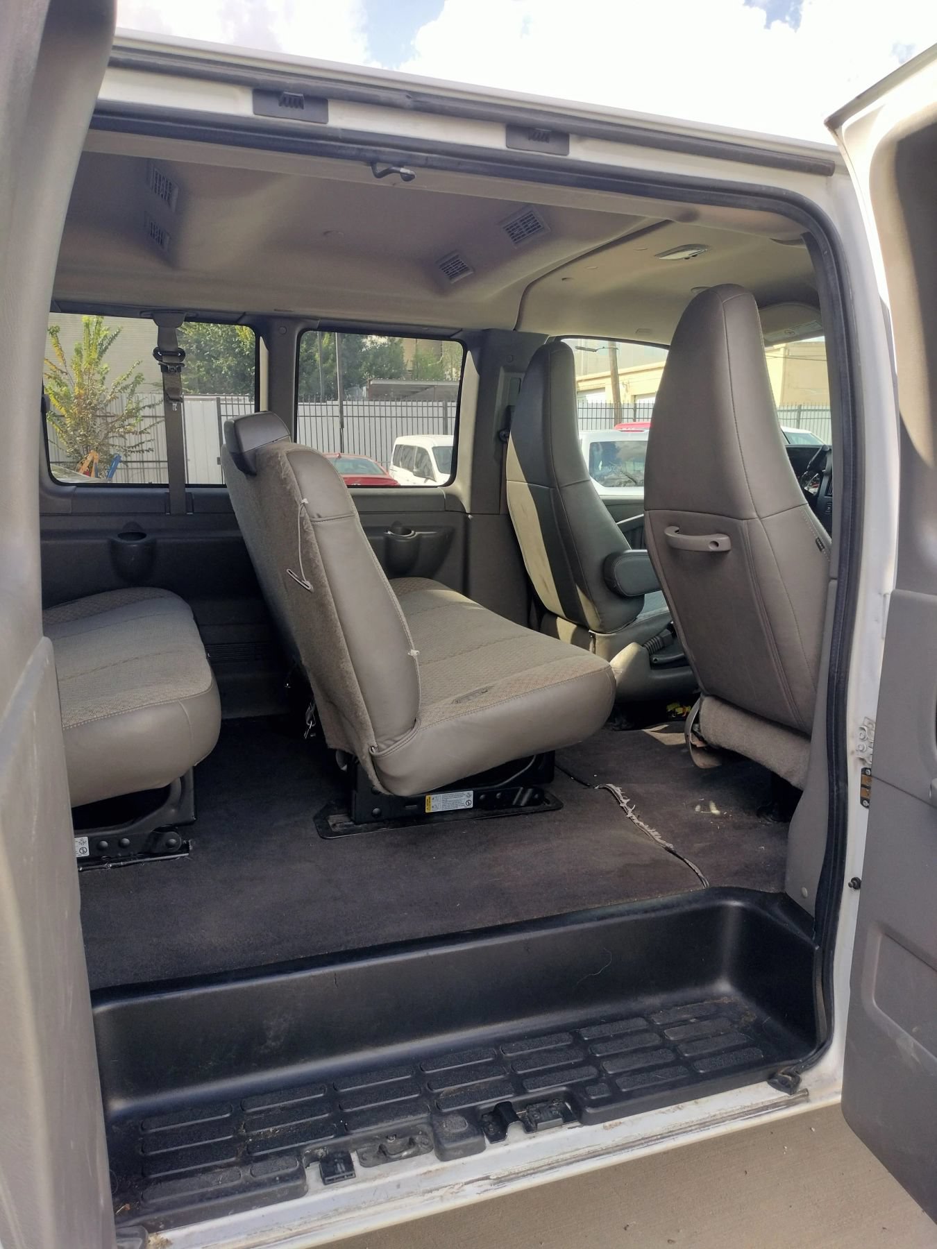 Used 2019 Chevrolet Express 2500 LS w/ Driver Convenience Package RWD image 33