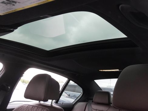 Used 2023 BMW 530e w/ Premium Package RWD image 15
