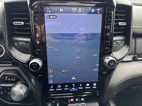 Used 2024 RAM 1500 Limited w/ Body Color Bumper Group image 27