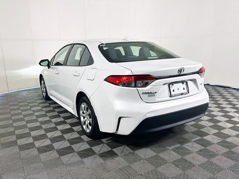 Used 2025 Toyota Corolla LE FWD image 5