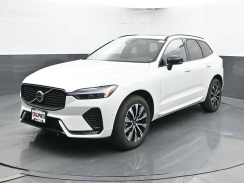 Used 2025 Volvo XC60 B5 Plus AWD/4WD image 8