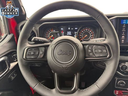 Used 2025 Jeep Gladiator Sport AWD/4WD image 12