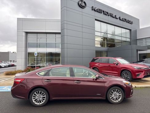 Used 2016 Toyota Avalon Limited image 2