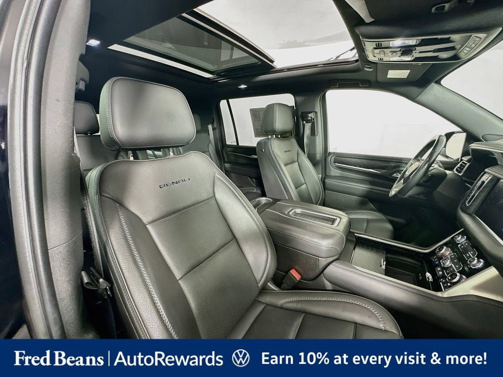 Used 2022 GMC Yukon XL Denali w/ Advanced Technology Package AWD/4WD image 38