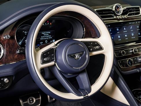 Used 2022 Bentley Bentayga AWD/4WD image 22