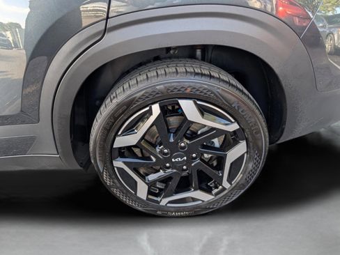 Certified 2025 Kia Seltos SX w/ SX Sunroof Package image 18