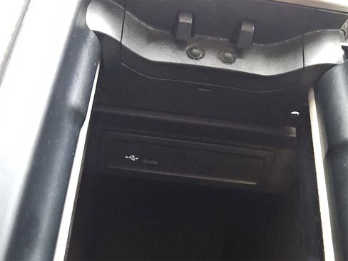 Used 2022 Mercedes-Benz GLA 250 4MATIC image 31