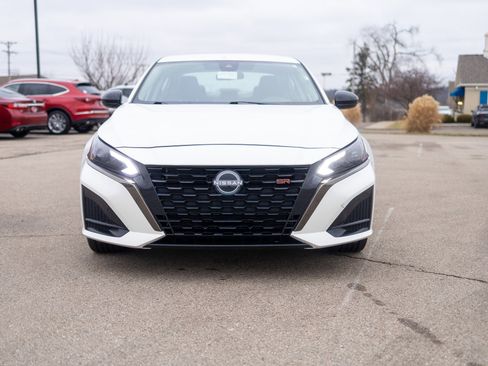 Used 2024 Nissan Altima 2.5 SR image 15