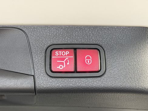 Certified 2022 Mercedes-Benz GLB 250 4MATIC image 15