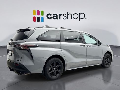 Used 2025 Toyota Sienna XLE Woodland Edition AWD/4WD image 5