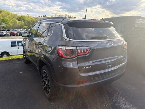 Used 2024 Jeep Compass Limited w/ Sun and Sound Group AWD/4WD image 6