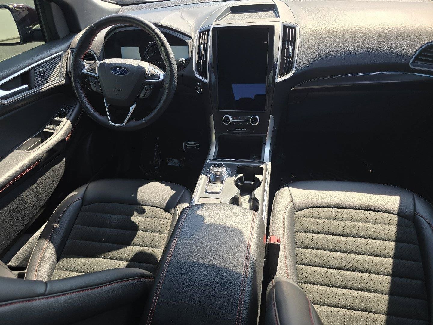 Used 2024 Ford Edge ST-Line w/ Class II Trailer Tow Package AWD/4WD image 19