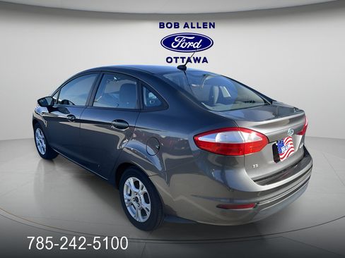 Used 2015 Ford Fiesta SE image 3
