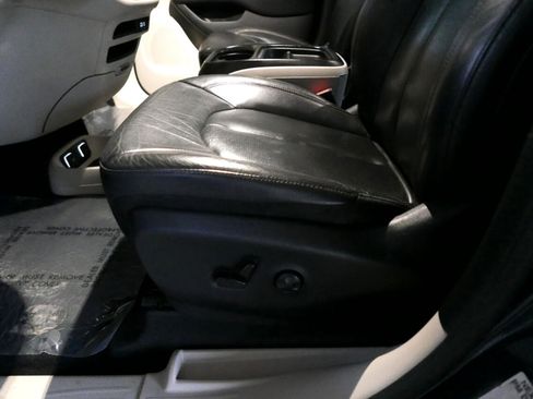 Used 2020 Chrysler Pacifica Touring-L image 20