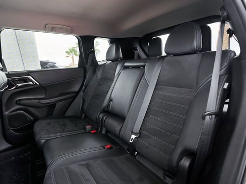 Used 2024 Mitsubishi Outlander SE image 29