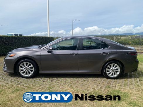 Used 2022 Toyota Camry LE FWD image 4