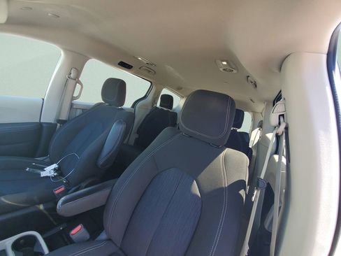 Used 2024 Chrysler Voyager LX image 20