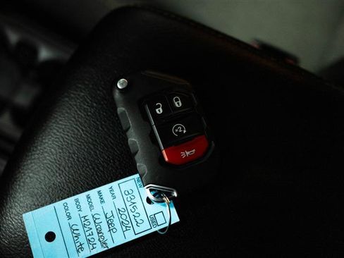 Used 2024 Jeep Wrangler Sahara image 22