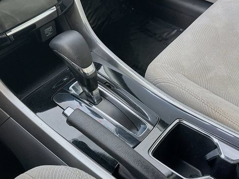 Used 2017 Honda Accord EX image 19