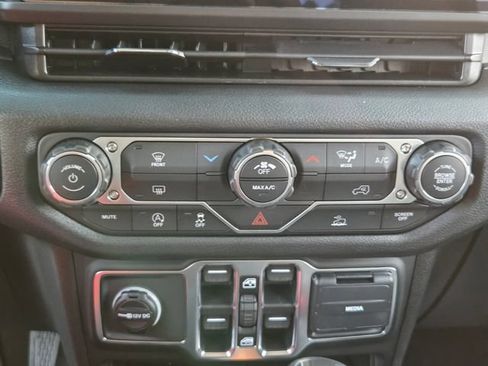 New 2026 Jeep Gladiator Sport AWD/4WD image 10