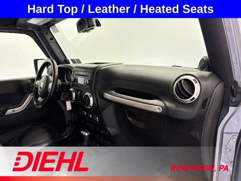 Used 2014 Jeep Wrangler Unlimited Sahara w/ Connectivity Group AWD/4WD image 15