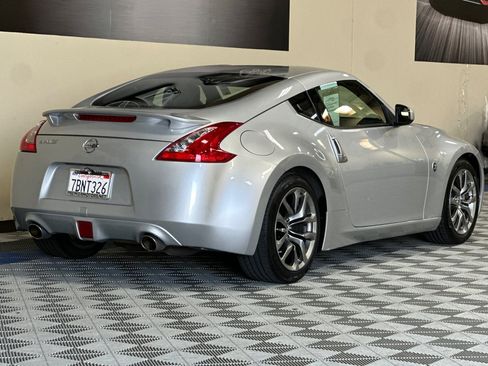Used 2013 Nissan 370Z Coupe RWD image 4