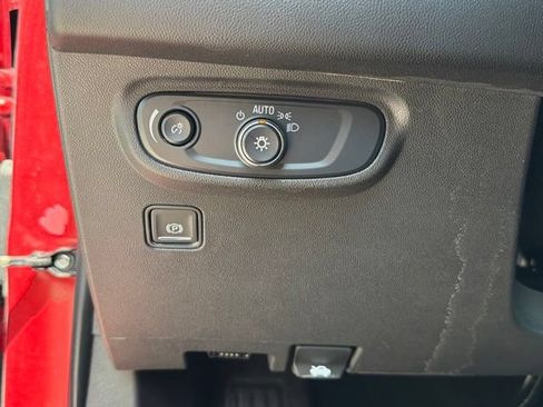 Used 2024 GMC Terrain SLE AWD/4WD image 13