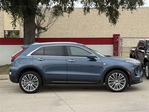 Used 2024 Cadillac XT4 Premium Luxury image 3