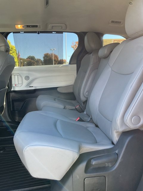 Used 2025 Toyota Sienna XLE FWD image 18