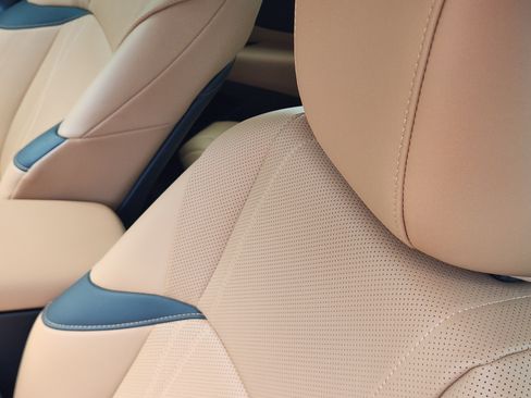 Used 2024 Lexus ES 300h Ultra Luxury w/ Accessory Package (Z2) FWD image 17