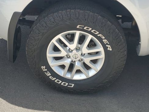 Used 2020 Nissan Frontier SV RWD image 12