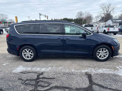 Used 2020 Chrysler Voyager Lxi image 9