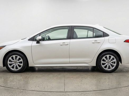 Used 2025 Toyota Corolla LE image 5
