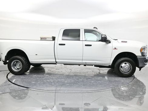 Used 2024 RAM 3500 Tradesman w/ Chrome Appearance Group image 4