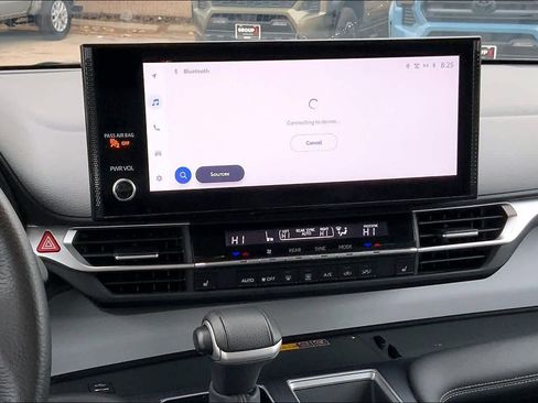 Used 2025 Toyota Sienna XLE image 6