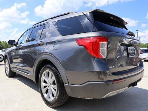 Used 2020 Ford Explorer XLT w/ Equipment Group 202A RWD image 4