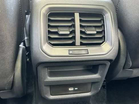 Used 2025 Volkswagen Taos SE FWD image 17