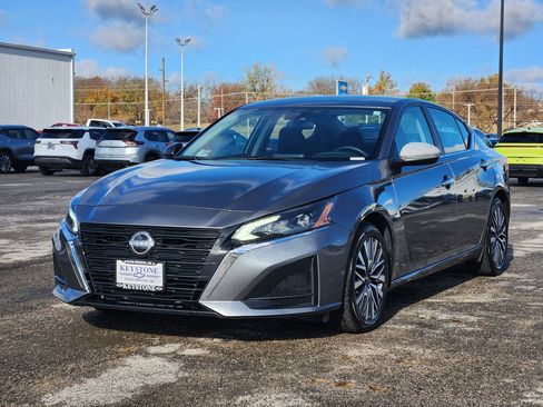 Used 2024 Nissan Altima 2.5 SV image 3