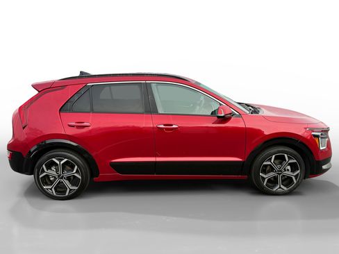 Used 2023 Kia Niro SX Touring image 6