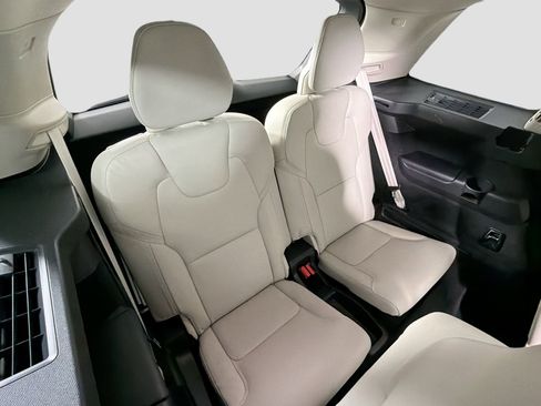 Certified 2023 Volvo XC90 B6 Ultimate w/ Protection Package Premier image 28